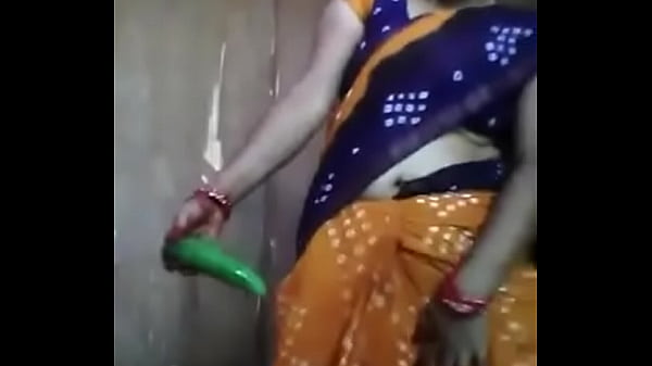 Tante Desi mainin mentimun sampai puas