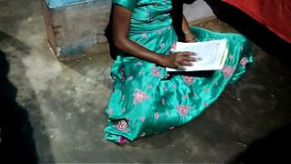 Desi Bhabhi Baca Buku, Digituin Sama Gurunya yang Ganas
