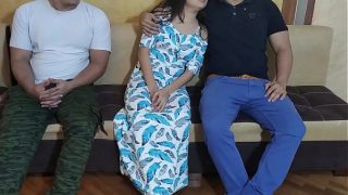 Istri Digitujukan di Depan Suami yang Ditipu Saat Dia Sedang Istirahat – Istri Nakal dan Ibu Tua Panas yang Suka Selingkuh