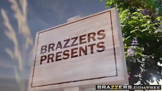 Tonton aksi panas Alexis Fawx, Romi Rain, dan Keiran Lee di taman mesum, bikin crot terus!