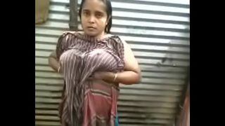 Dada gede wanita India bikin ngiler