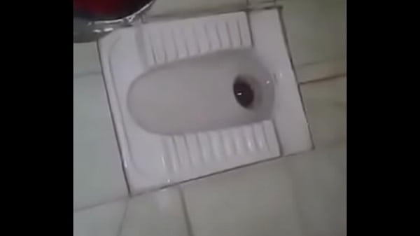 Desi pasangan lagi ngewe di toilet, makin hot makin basah