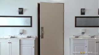 Brazzers – Britney Shannon – Kisah Istri Nyata, Basah dan Menggoda