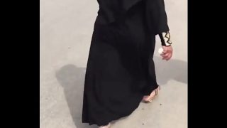 Gadis Cantik dengan Tubuh Seksi dan Sensual