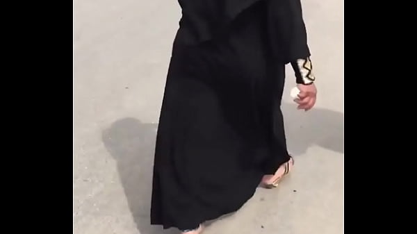 Gadis Cantik dengan Tubuh Seksi dan Sensual