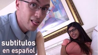 MIA KHALIFA – Bintang Porno Arab Ngajarin Bocah Perjaka Cara Ngentot Sama Cewek