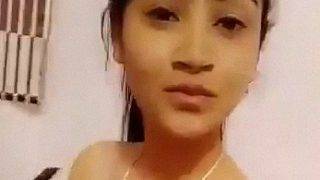 Desi cewek muda bugil pake filter lucu, bikin greget