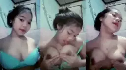 Dini si bocil SMA pamer memek buat pacar biar makin greget