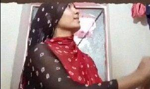 Video mandi telanjang bhabhi desa seksi, bikin ngilu