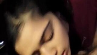 Video mesum cewek murahan ngewe bokap tirinya pake mulut