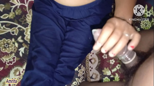 Kakak tiri dan adik tiri lagi main-main ranjang.