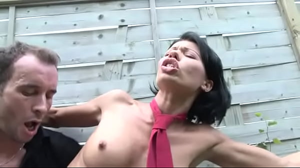 Cewek ABG ngentot di belakang sekolah, habis itu telan semua sperma.