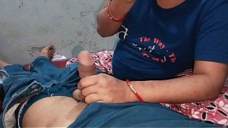 Video bhabhi India, pussy ketat digebukin, suara Hindi jelas bikin makin tegang.
