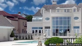Brazzers – Pantat Gede Suka Yang Besar – Dua Masuk Semak…dan Nembus Bokong, dibintangi Angelina Valentin