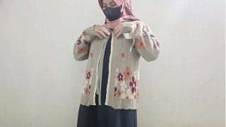 Gadis berhijab main timun sampe basah.