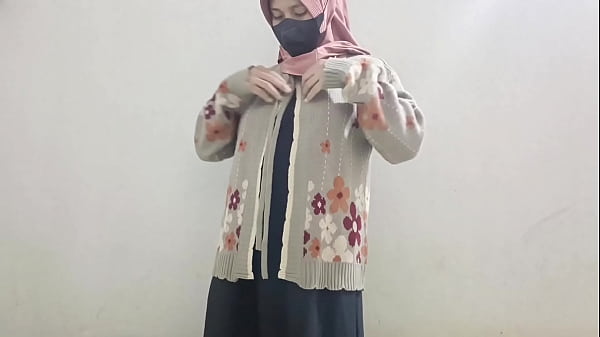 Gadis berhijab main timun sampe basah.