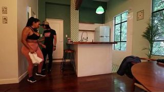Ibu tiri pink hot ngesot sama mantu, sange-sangean di kamar.