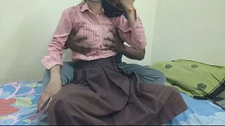Cewek kuliahan India digebukin pacar di kamar, crot di mana-mana