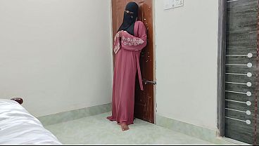 Bokep hijab pertama kali digebahin brutal sampe meringis keenakan