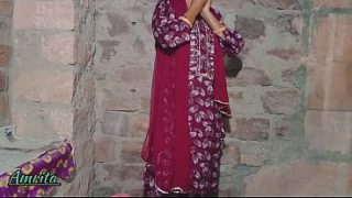 Kakak ipar desi India dan adik ipar lagi ngewe panas di kamar belakang