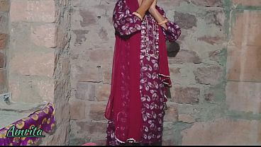 Kakak ipar desi India dan adik ipar lagi ngewe panas di kamar belakang
