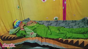 Ciuman basah di kamar, saudara ipar desi India main nikmat panas.