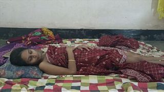Desi Bhabhi digebek tetangga sampe meringis.