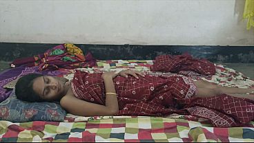 Desi Bhabhi digebek tetangga sampe meringis.