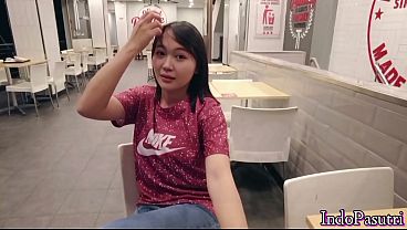 Bokep Indo paling anyar – cewek mahasiswi lagi seru selingkuh pas janjian makan siang, kontol digenjot dalem memek sampe crot.