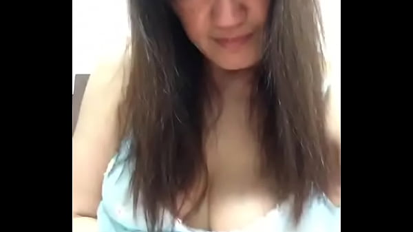 Crot Christy colokin memek basah