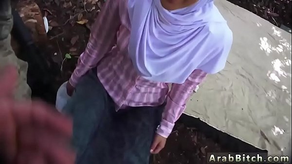 Cewek Arab ngewe cewek China dan cewek sekolah di rumah kontragan seru.