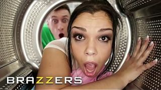 Nggak sengaja macet di situasi liar, langsung crot-crotan sama bintang-bintang gede Brazzers di kompilasi panas ini.