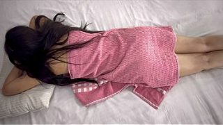 NRI cewek dibejek bokongnya sama pelayan, trus ditusuk memek sambil bokong gede digoyang.