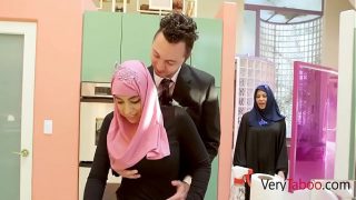 Arab anak tiri pakai hijab ngewe Ella Knox