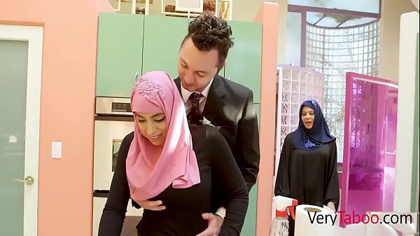 Arab anak tiri pakai hijab ngewe Ella Knox