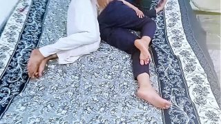 Desi cewek imut polos pertama kali digarap di kampung, video ngentot cewek desa.