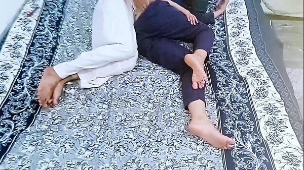 Desi cewek imut polos pertama kali digarap di kampung, video ngentot cewek desa.