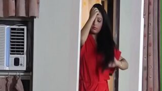 Ibu mertua India ngewe adik ipar di bak mandi, basah kuyup penuh gairah.