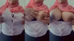 Jilbab pink montok, toket super besar bugil bikin ngaceng.