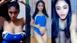 Kylie pake baju biru, toketnya gede banget bikin ngiler.
