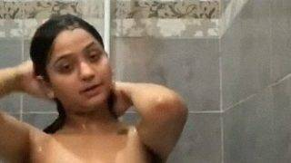 Video mandi cewek remaja Pakistan bocor, bikin heboh!
