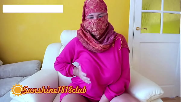 Nonton langsung cewek Arab muslim Khalifa pamer bugil di webcam jam 09.30 pagi