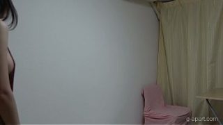 Mandi dan ganti baju, cewek Jepang cantik dengan payudara montok dan memek berbulu lepas baju cina, mandi lalu pakai lingerie seksi.