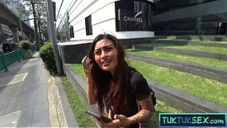 Payudara montok tubuh mungil, ibu Thailand liar digebrak bule sampai meraung