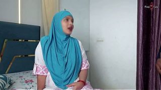 Blinkit kurir cukur bulu memek bini hijab, lalu ngentot brutal.