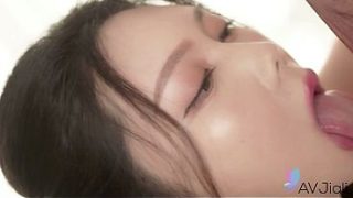 Cewek China seksi Ban Ban digenjot keras sampe meraung.
