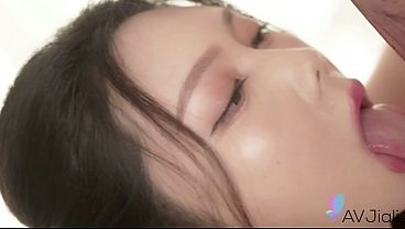 Cewek China seksi Ban Ban digenjot keras sampe meraung.