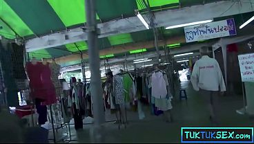 Lidah dicocok, ibu Thailand mungil digebuk dua bule