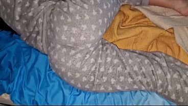 Ketemu mantan pacar kakak lagi tidur di ranjang gue, gue bangunin pake ngewe panas, ujungnya pantatnya penuh air mani tanpa kondom.