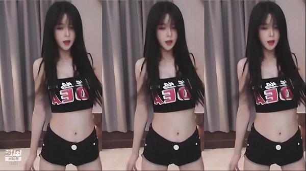 Cô gái Trung Quốc uốn éo thân hình mảnh mai cực gợi cảm